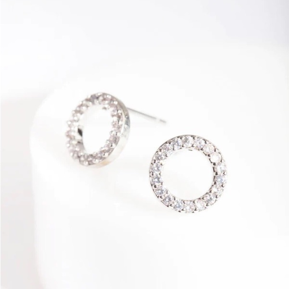 Louvisa Circle Stud- Sparkling Silver Earrings